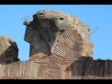 05263 ostia - regio iii - insula xiv - caseggiato di annio (iii,xiv,4) - westfassade - detail.jpg